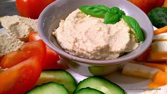 Hummus - domowa pasta z ciecierzycy i sezamu