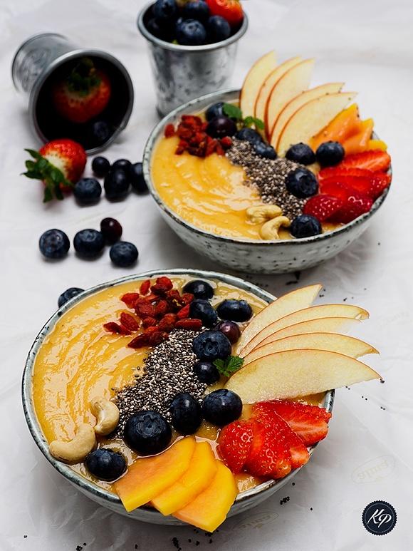 Papaya smoothie bowl