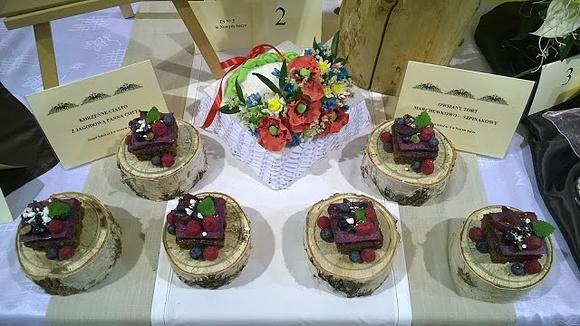 Ciasto korzenne z jagodową panna cottą