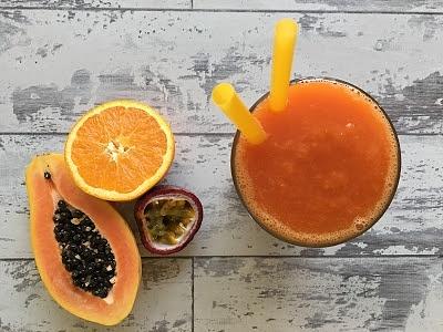 Koktajl z papai, pomarańczy i marakui