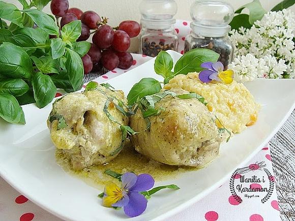 Podudzia kurczaka pieczone w bazyliowym pesto