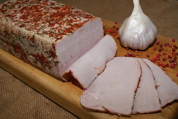 Schab czosnkowy w pomidorach i bazylii