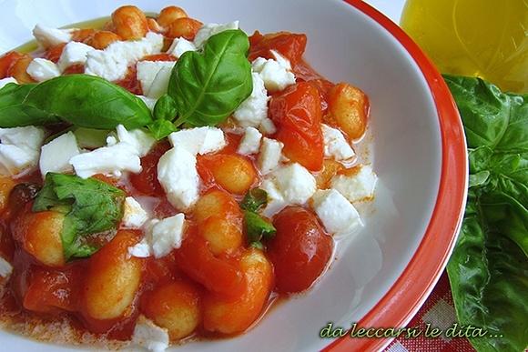 Gnocchi alla Sorrentina - danie z pomidorami i mozzarellą