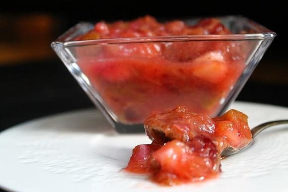 Chutney z rabarbaru sos do mięs i serów