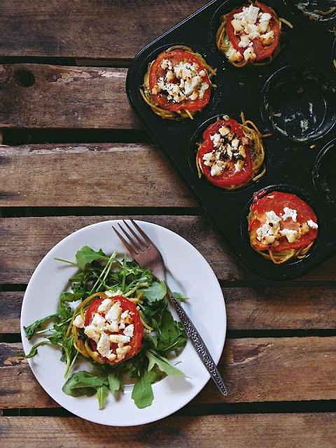 Muffinki makaronowe ze szpinakiem i serem
