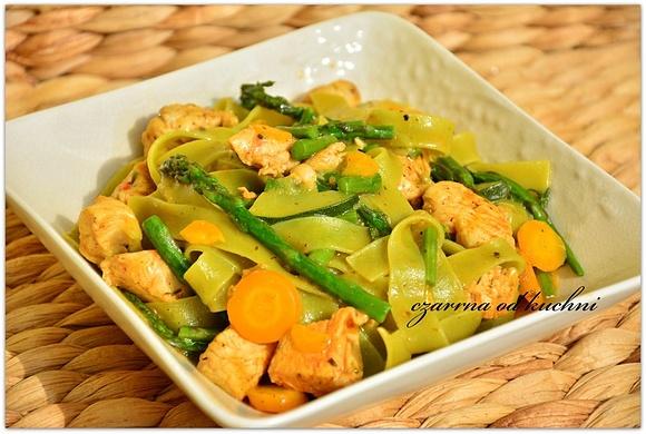 Pappardelle z indykiem i warzywami