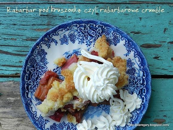 Rabarbar pod kruszonką czyli crumble z rabarbarem i truskawkami