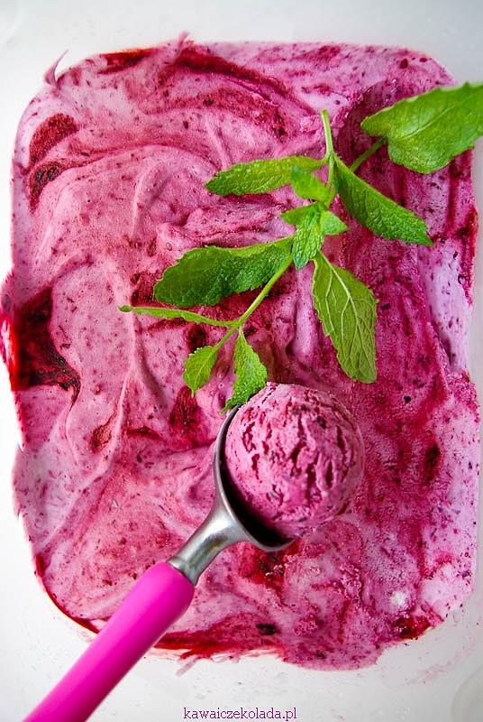 Lody jagodowe bez jajek i mieszania