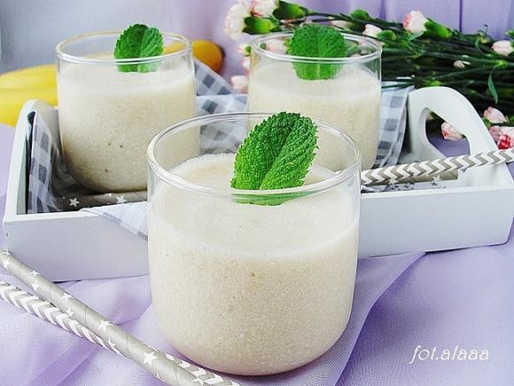 Smoothie bananowo kokosowe