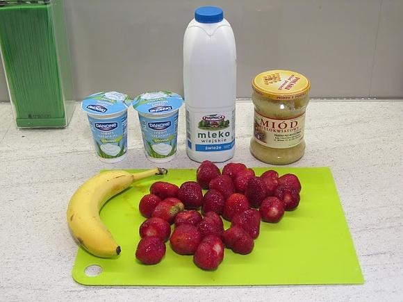 Koktajl truskawkowo bananowy jogurtowy