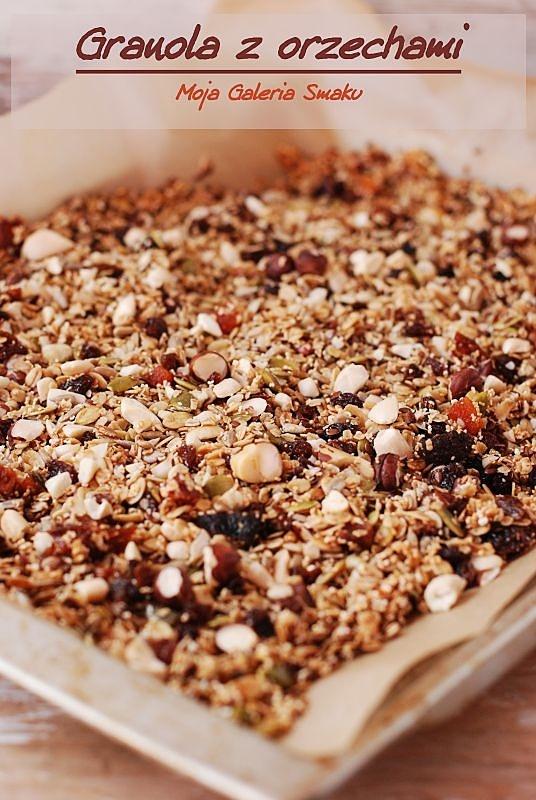 Granola z orzechami i suszonymi owocami