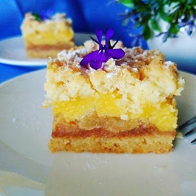 Szarlotka siekana z kremem ananasowym