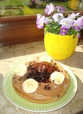 Omlet z musem bananowo-cynamonowym na śniadanie
