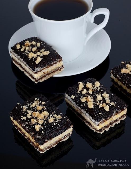 Tort na waflach z masą czekoladową