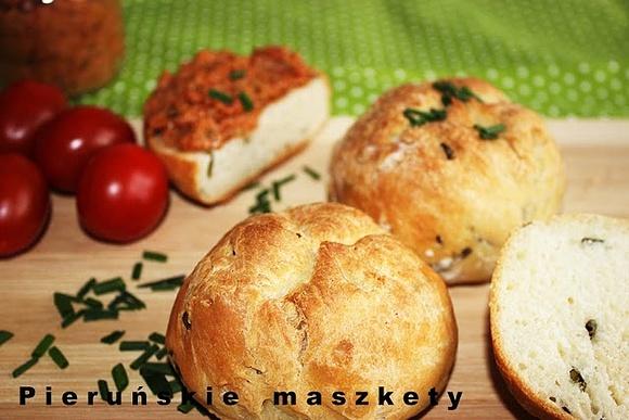 Żymły ze sznitlokiem - apetyczne bułeczki ze szczypiorkiem