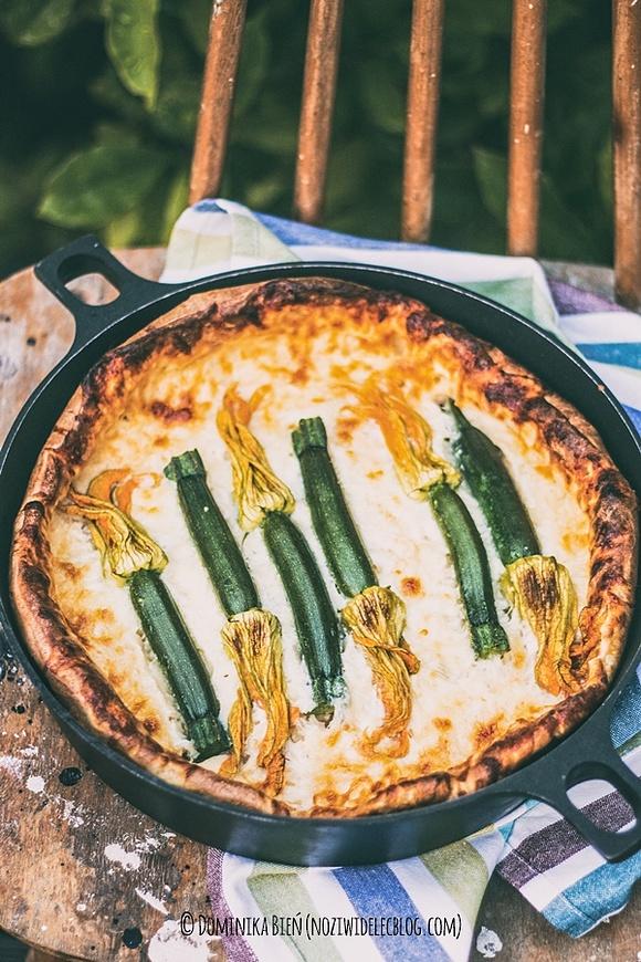 Clafoutis z kwiatami cukinii - wytrawny przepis