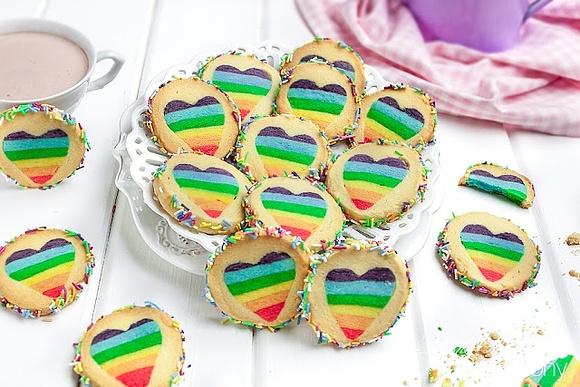 Tęczowe serduszka na Dzień Dziecka i nie tylko