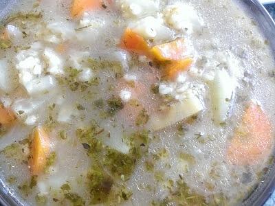 Krupnik - przepis na tradycyjną zupę z kaszą i warzywami
