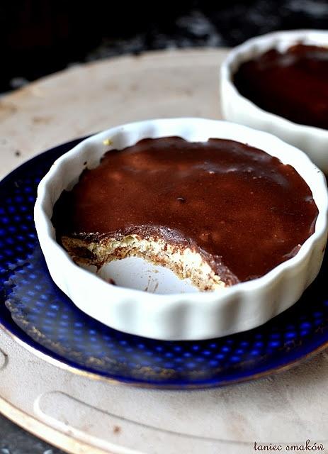 Domowy peanut butter cup zdrowy orzechowy deser z czekoladą