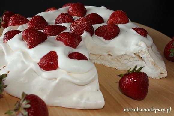 Pavlova z truskawkami