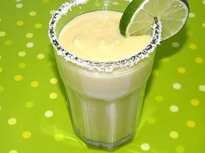 Smoothie kokosowe z mango i ananasem