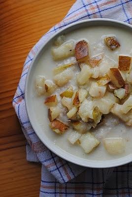 Migdałowa owsianka z gruszką i białą czekoladą