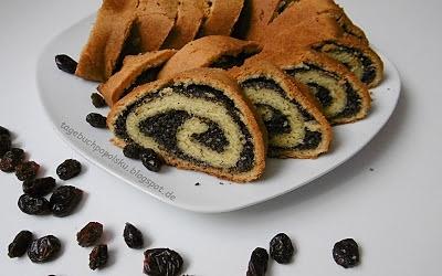 Strucla makowa z makiem i orzechami włoskimi