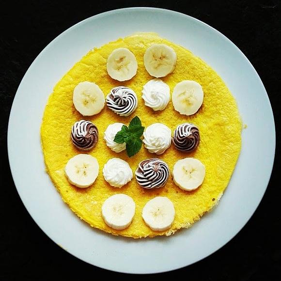 Omlet waniliowy z dwukolorowym kremem z ricotty i bananem