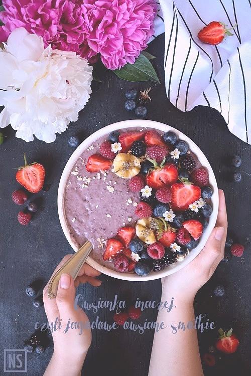 Jagodowe smoothie z płatków owsianych – szybkie i zdrowe śniadanie