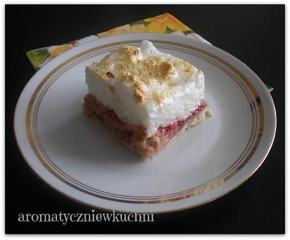Kruche ciasto z rabarbarem i truskawkami