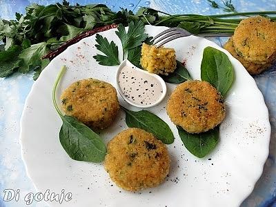 Kotleciki curry z kaszy bulgur i dipem z melasy z granatu