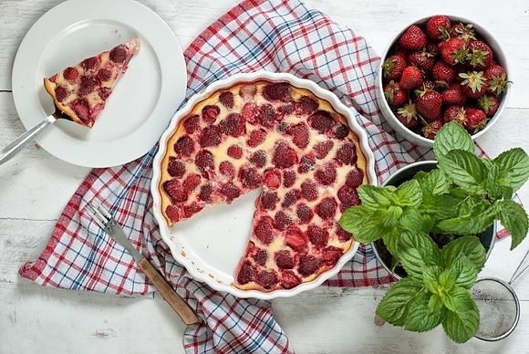 Clafoutis z truskawkami bezglutenowe bez cukru