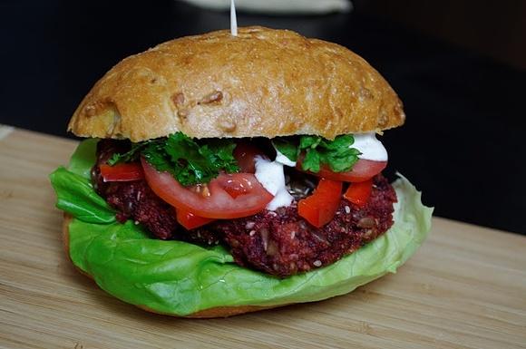 Burgery buraczane - wegetariańska alternatywa na obiad