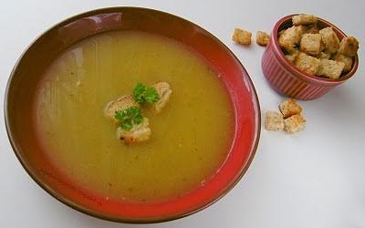 Zupa cebulowa z grzankami