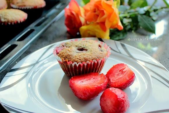 Waniliowe muffinki z truskawkami