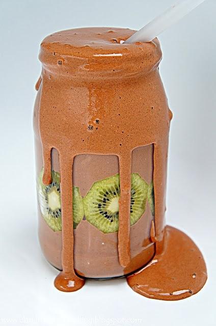 Czekoladowo-bananowy shake proteinowy
