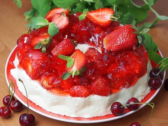 Truskawkowa babka na zimno