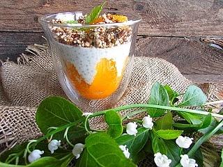 Granola z pomarańczą i jogurtem