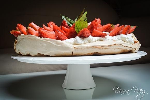 Pavlova z truskawkami