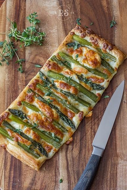 Tarta z kozim serem i szparagami