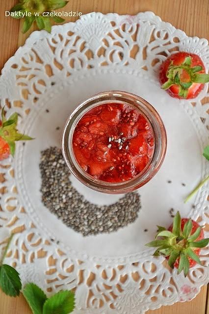 Sos z truskawek i chia do lodów i deserów