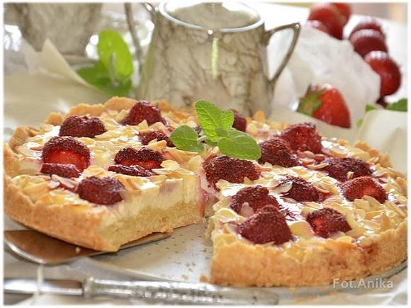 Tarta z serem i truskawkami