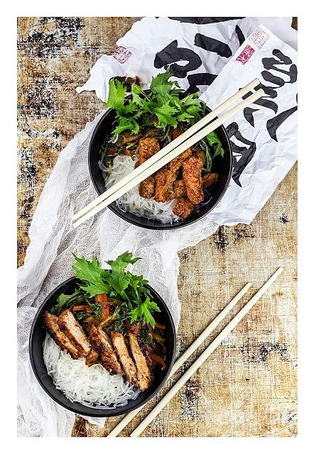 Stir-fry z mizuną i wieprzowiną w sosie rybnym wersja wegańska