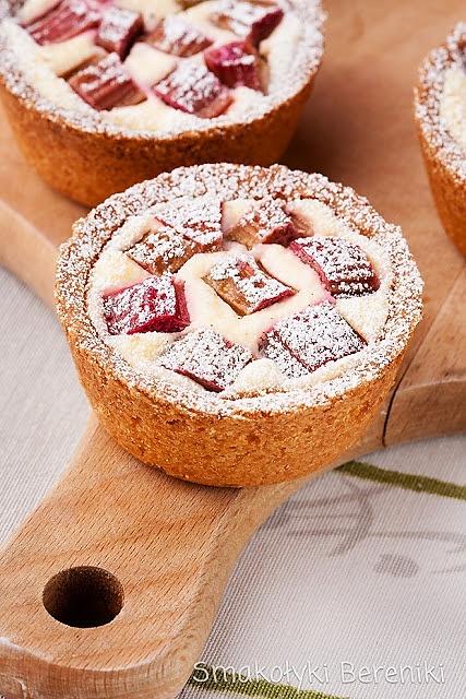 Serniczki z rabarbarem - mini sernik w formie na muffiny