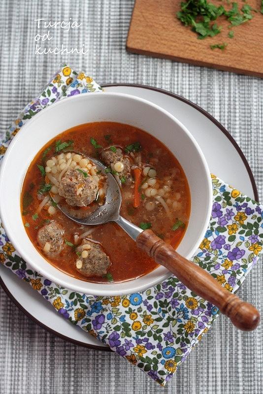 Zupa z kotlecikami kofte i kuskusem na festiwal kuchni arabskiej