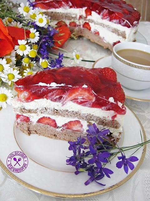 Truskawkowy tort z białą czekoladą