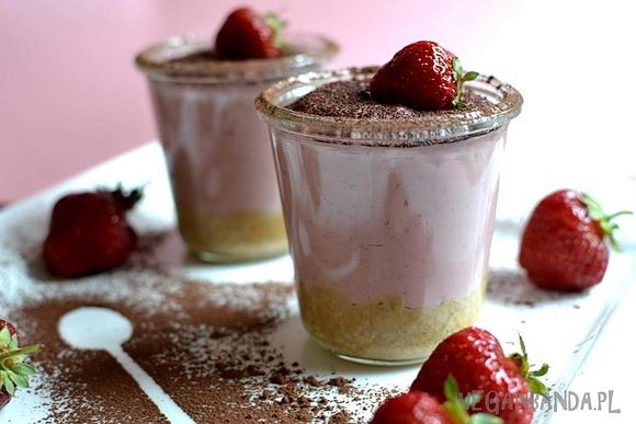 Truskawkowe tiramisu z silken tofu