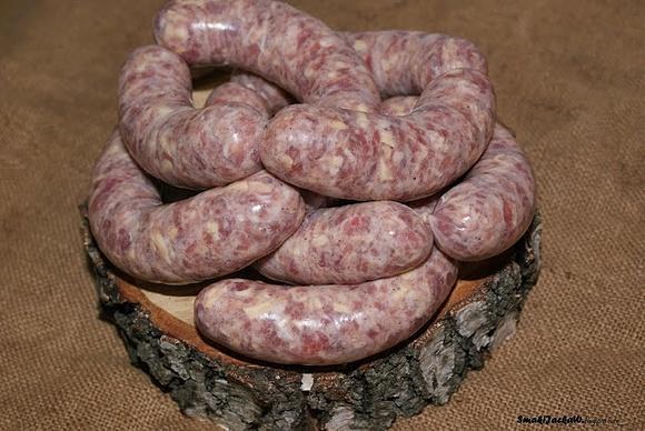 Kiełbasa surowa z żółtym serem