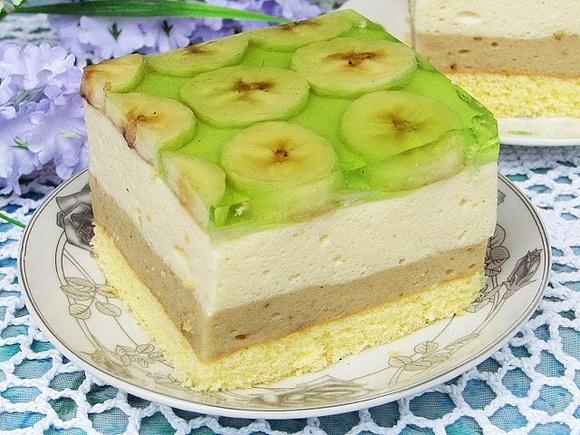 Bananowiec - lekkie i puszyste ciasto na upalne dni