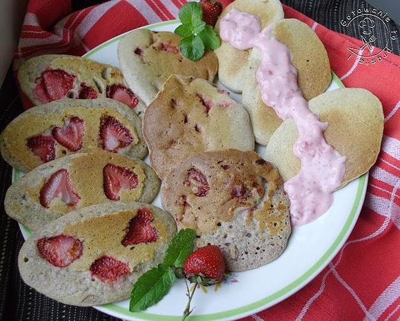 Placuszki z truskawkami i nasionami chia - bezglutenowe